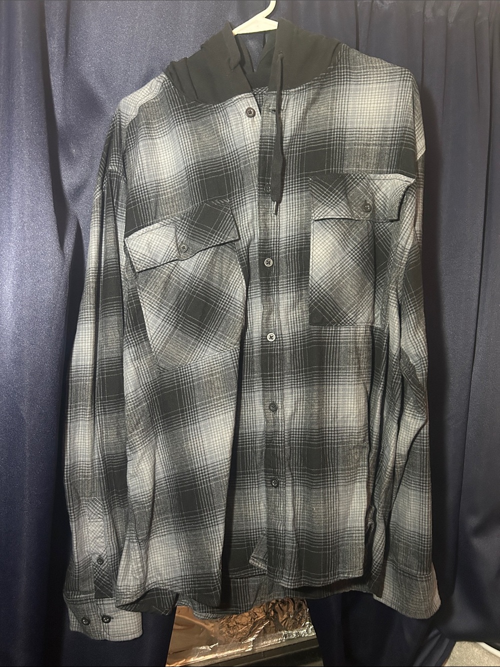 No Boundaries Men's Black & Gray Plaid Hooded Button-Up Shirt